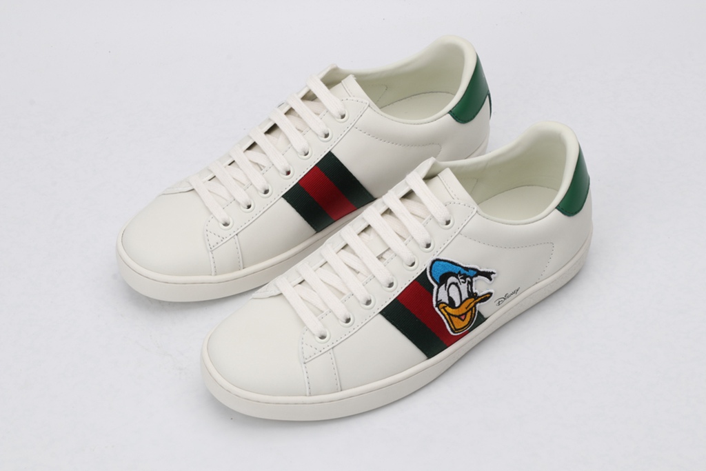 Women s Disney x G*UCCI Donald Duck Ace sneaker